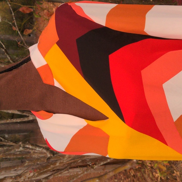 Vince Camuto Bold Autumn Colors of Gold/Orange/Brown/Black Abstract Pattern V-Ne - Picture 13 of 15